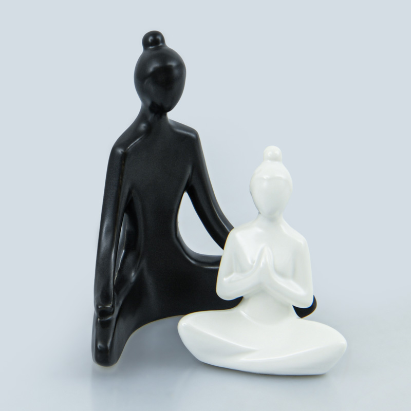 Figurines couple Yoga noir et blanc 